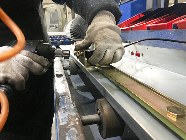 日立电梯使用台湾手机看片AV永久免费气动工具